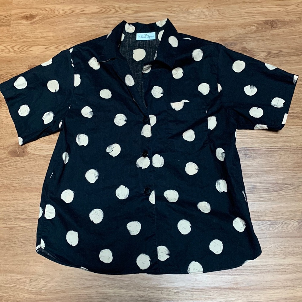 Black with tan dots